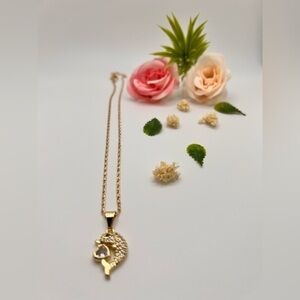 Beautiful gold filled necklace with a dolphin pendant and zircons.